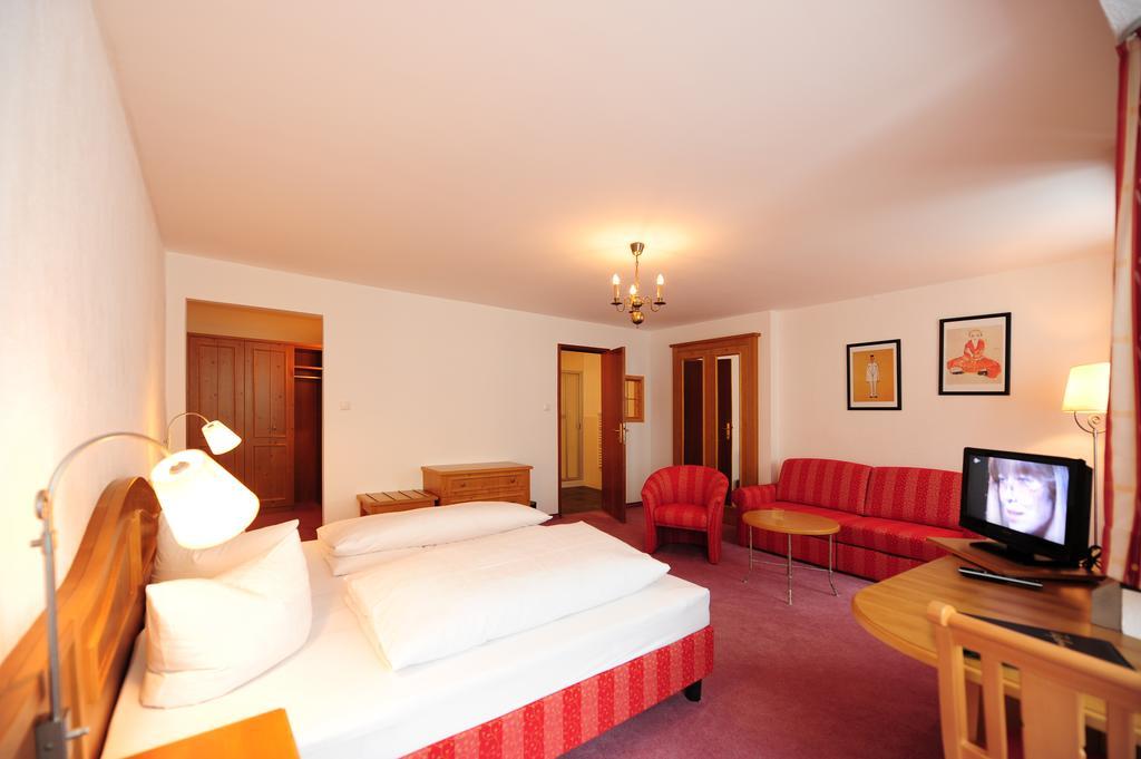 Hotel Krone Matrei am Brenner Bilik gambar