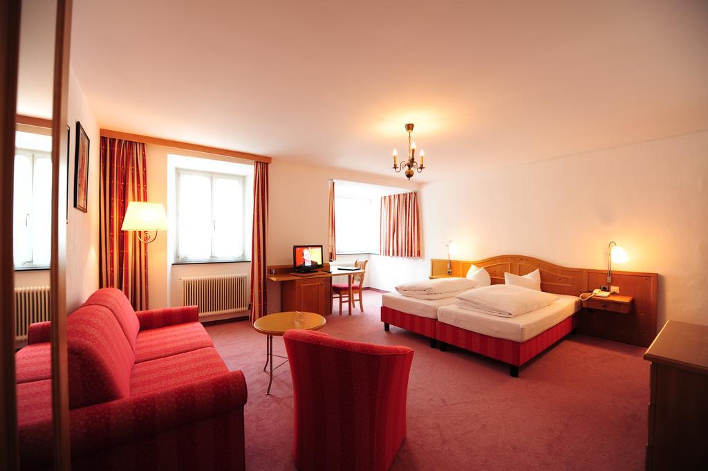 Hotel Krone Matrei am Brenner Bilik gambar