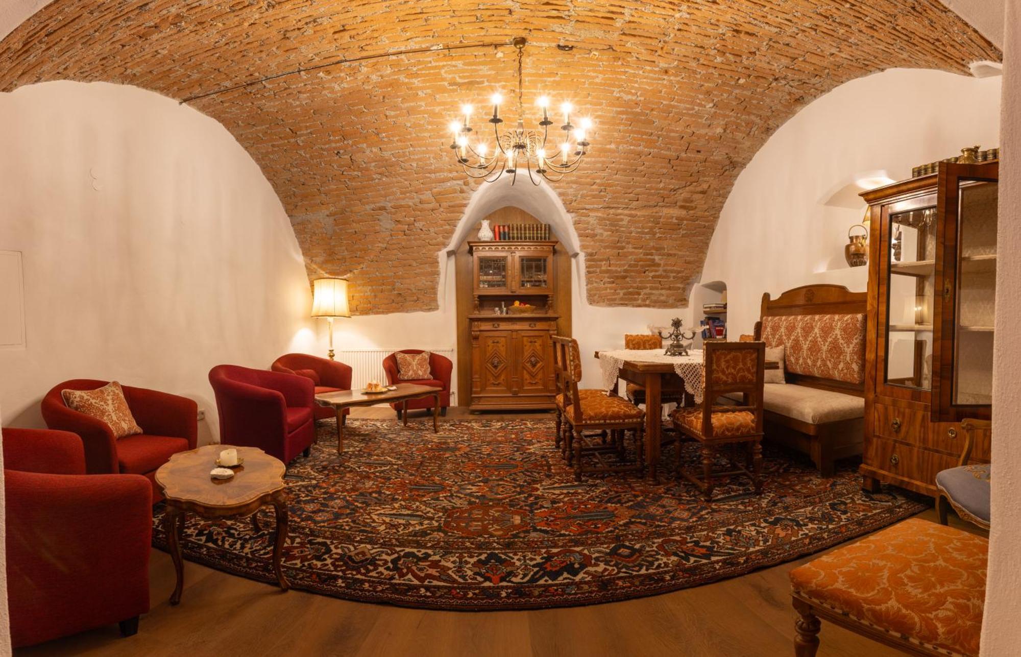 Hotel Krone Matrei am Brenner Luaran gambar