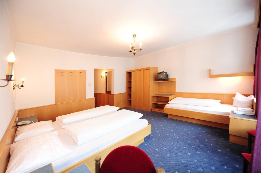 Hotel Krone Matrei am Brenner Luaran gambar
