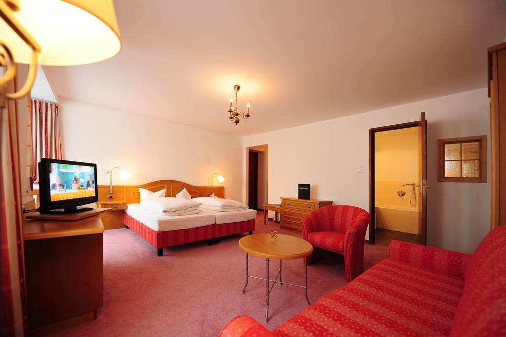 Hotel Krone Matrei am Brenner Luaran gambar