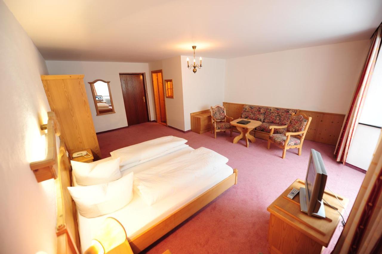 Hotel Krone Matrei am Brenner Luaran gambar
