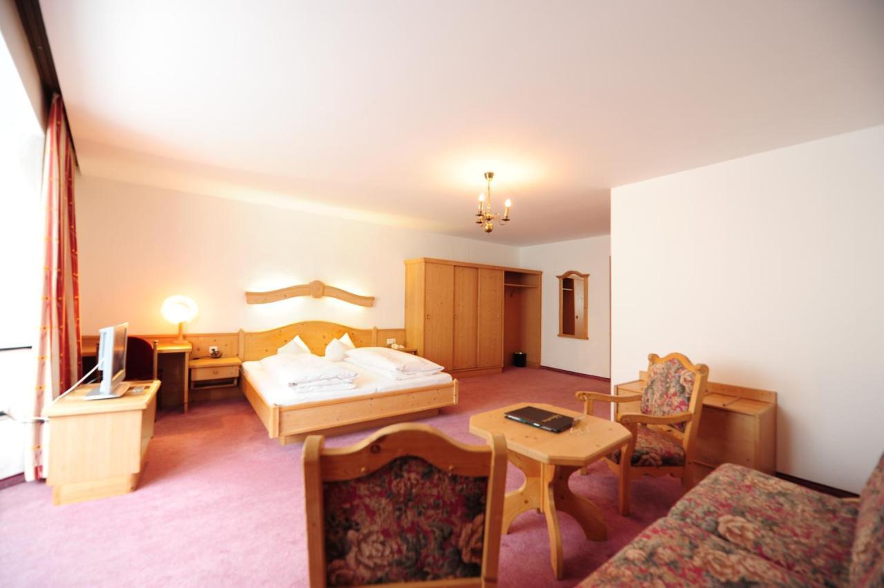 Hotel Krone Matrei am Brenner Luaran gambar