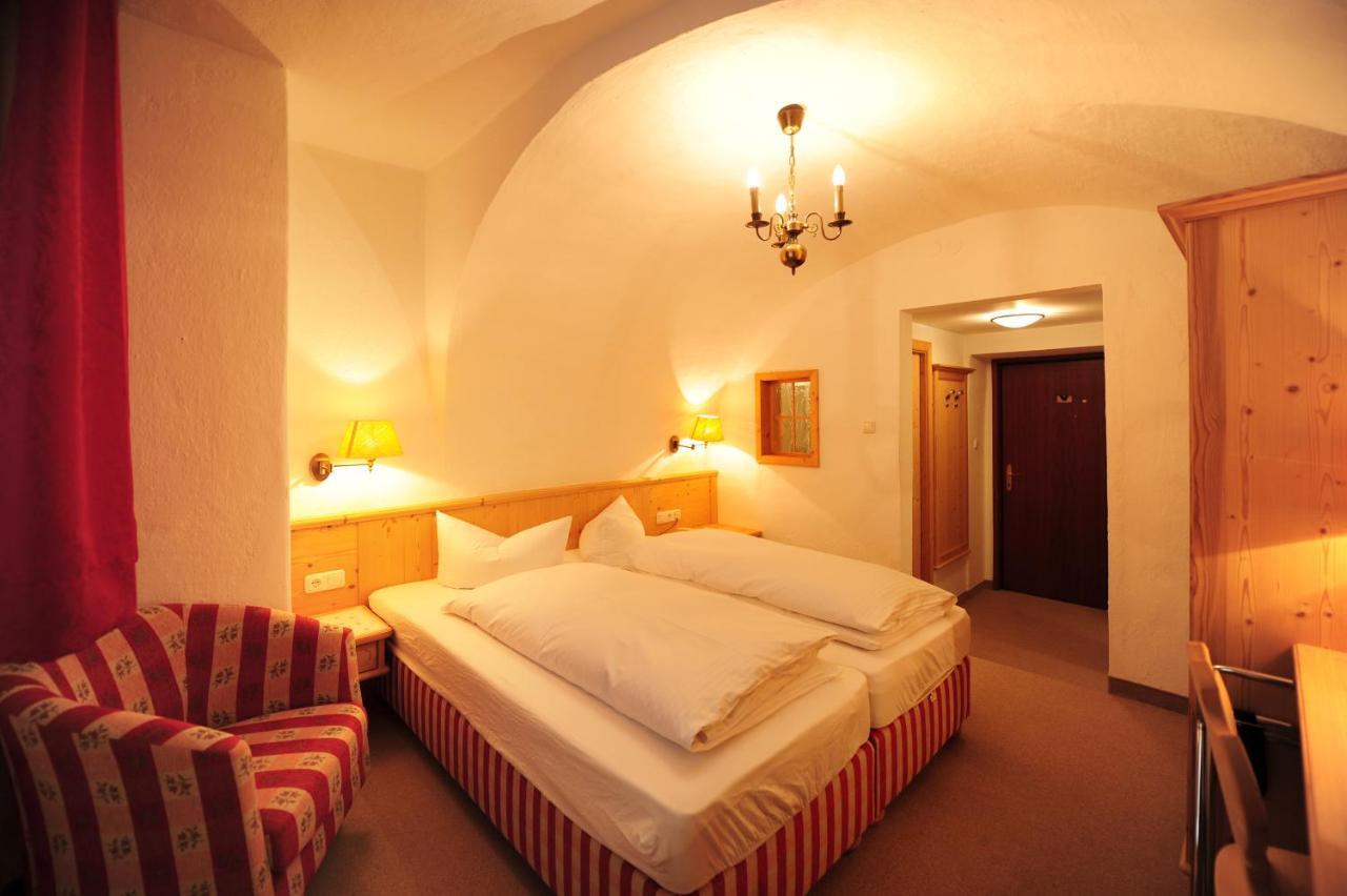 Hotel Krone Matrei am Brenner Luaran gambar