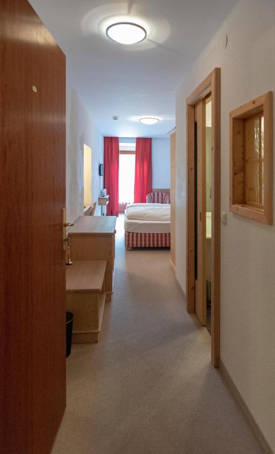 Hotel Krone Matrei am Brenner Luaran gambar