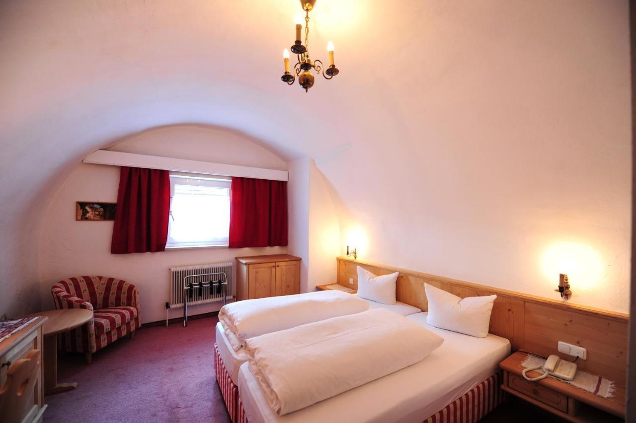Hotel Krone Matrei am Brenner Luaran gambar