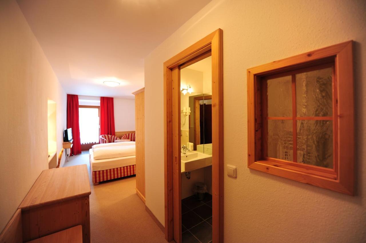 Hotel Krone Matrei am Brenner Luaran gambar