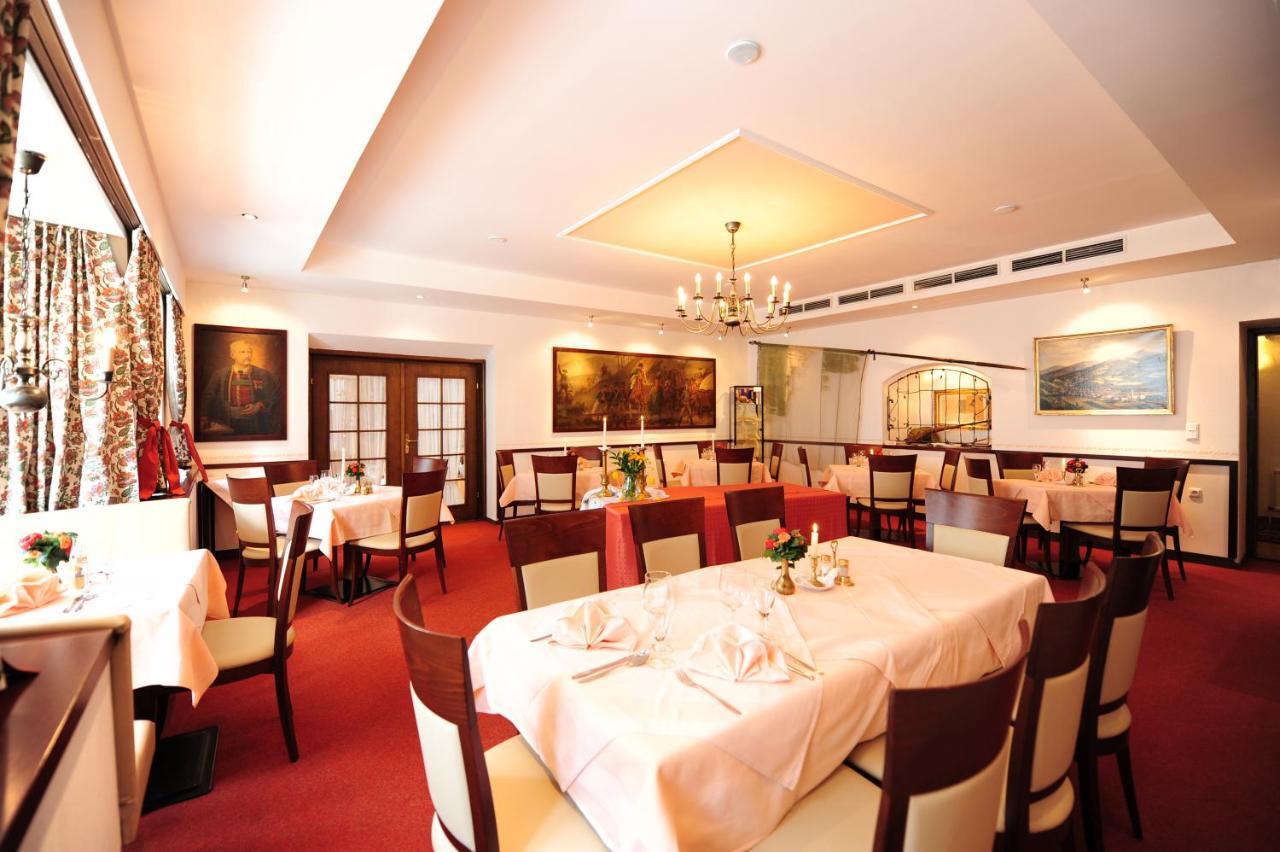 Hotel Krone Matrei am Brenner Luaran gambar